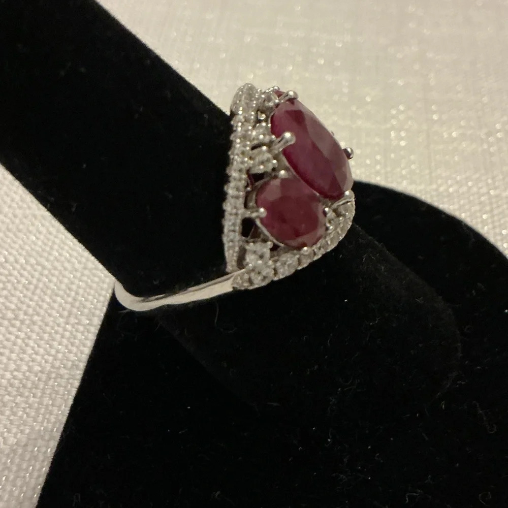 Ruby Ring this stunning